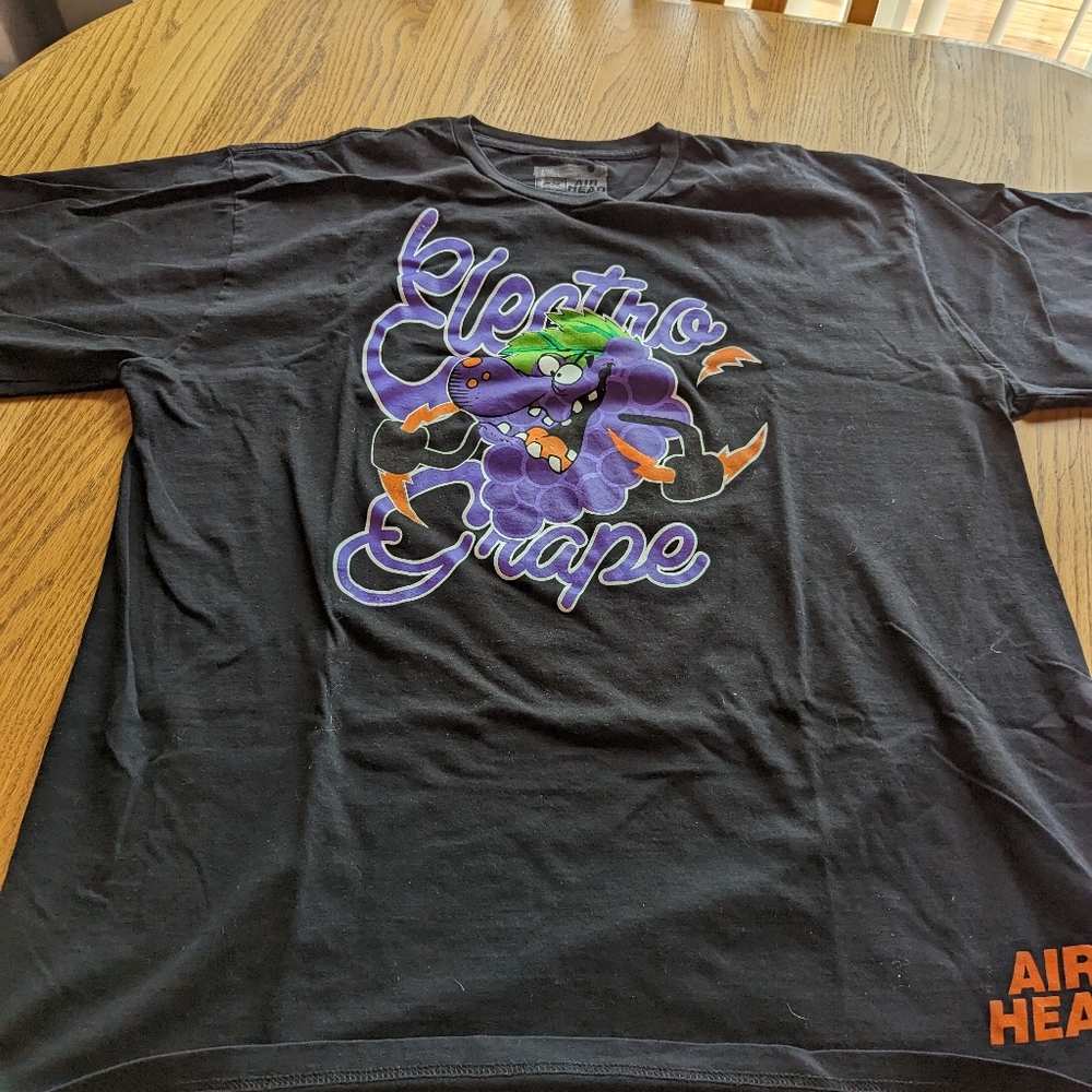 Gently worn Men's T-shirt 👕 - Picture 3 of 4